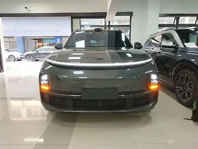 Li Auto L8 — Фото автомобиля 2
