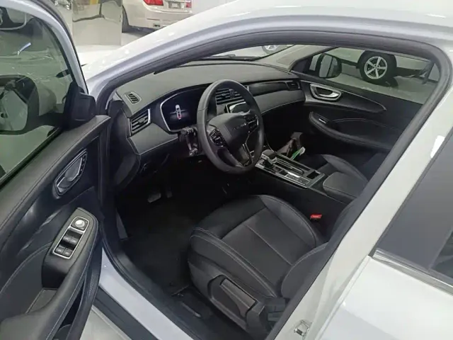 Roewe RX5 — Фото автомобиля 15