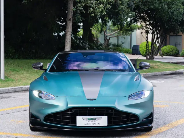 Aston Martin V8 Vantage — Фото автомобиля 2