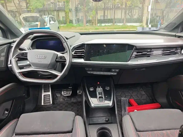 Audi Q5 e-tron — Фото автомобиля 13