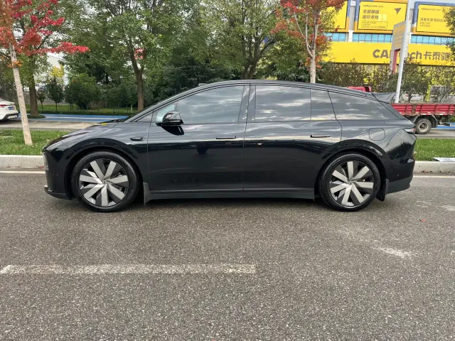 Li Auto i6 — Фото автомобиля 16