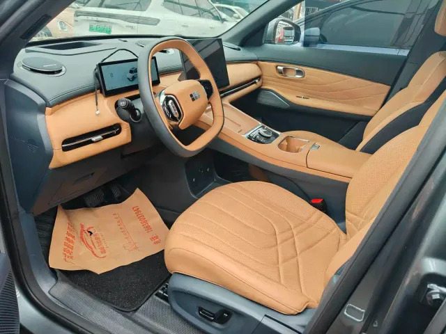 Geely Galaxy Starship 7 EM-i — Фото автомобиля 5