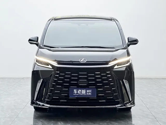 Lexus LM — Фото автомобиля 2