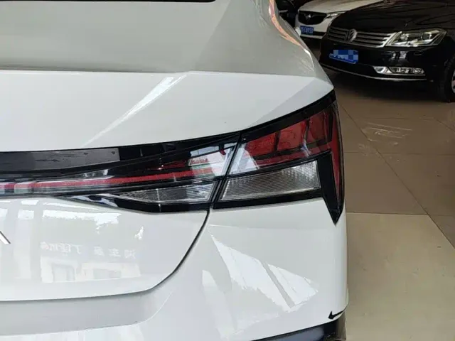 Hyundai Elantra — Фото автомобиля 23