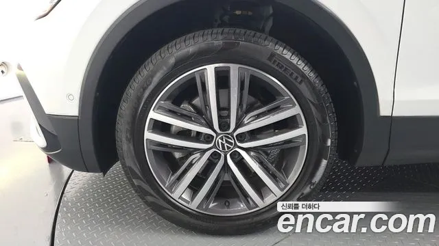 Volkswagen Tiguan — Фото автомобиля 5
