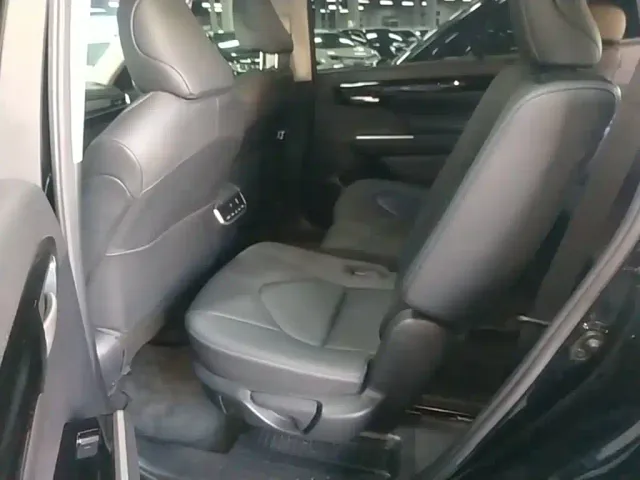 Toyota Highlander — Фото автомобиля 16