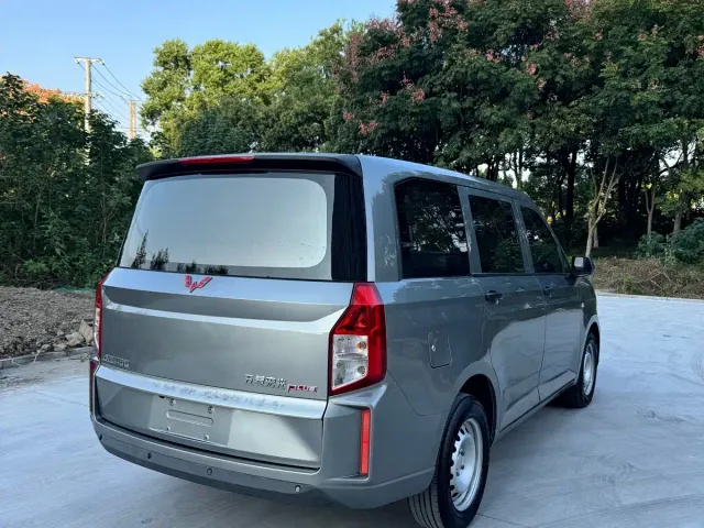 Wuling Hongguang Plus — Фото автомобиля 4