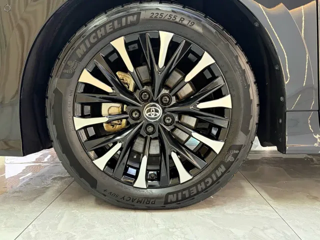 Toyota Alphard — Фото автомобиля 9