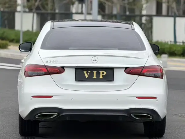 Mercedes-Benz E-Class — Фото автомобиля 9