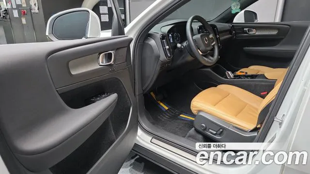 Вольво XC40 B4 Inscription — Фото автомобиля 10