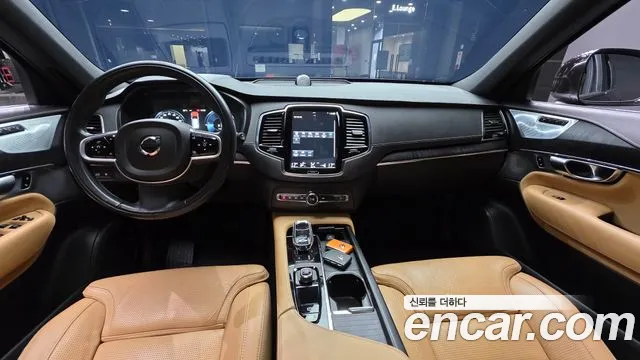 Volvo XC90 — Фото автомобиля 10
