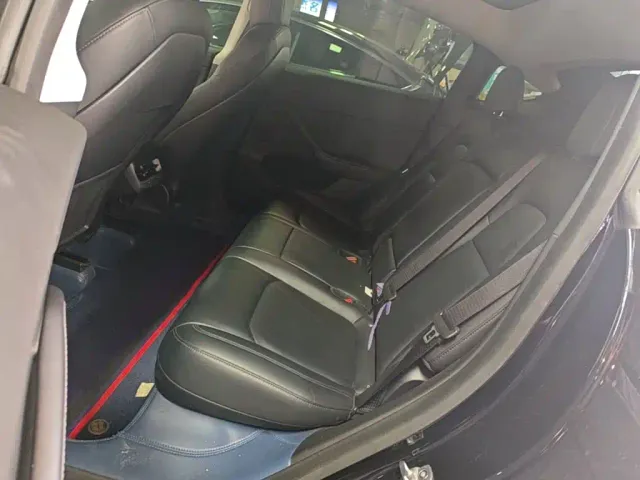 Tesla Model Y — Фото автомобиля 16