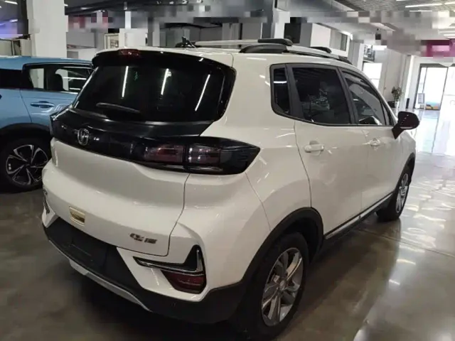 Changan CS15 — Фото автомобиля 6