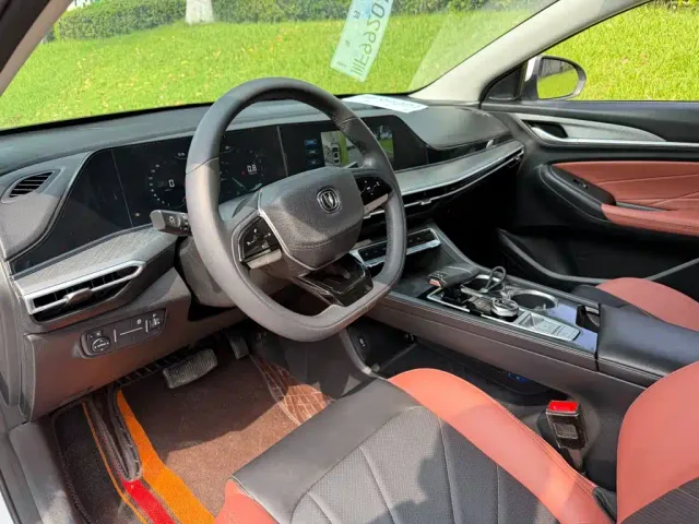 Changan Eado — Фото автомобиля 7
