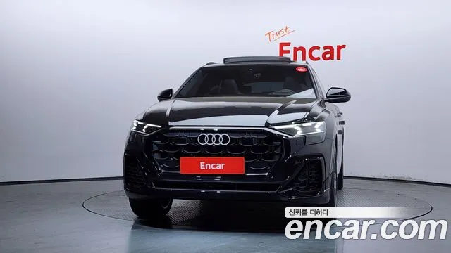 Audi Q8 55 TFSI quattro Premium — Фото автомобиля 3