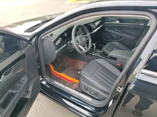 Volkswagen Passat — Фото автомобиля 15