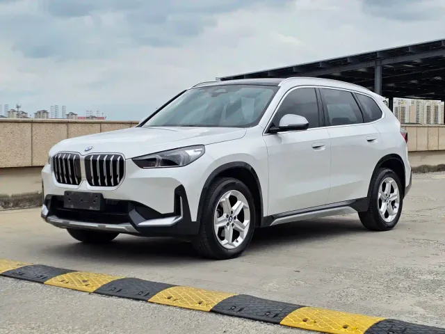 Фотография автомобиля — BMW X1