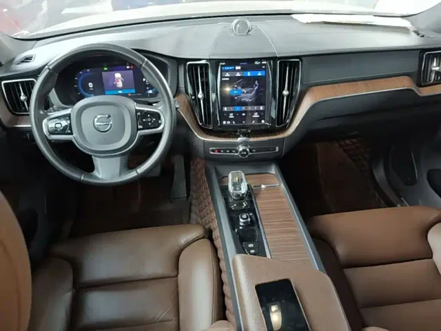 Volvo XC60 — Фото автомобиля 9