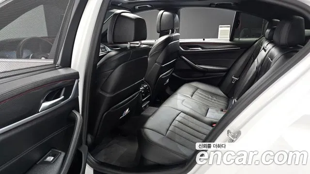 BMW 5 Series G30 — Фото автомобиля 11