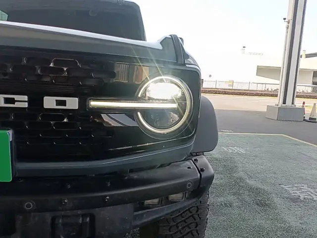 Ford Bronco — Фото автомобиля 23