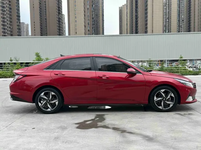 Hyundai Elantra — Фото автомобиля 8