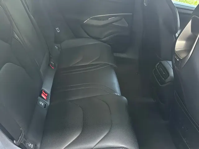 Xiaomi SU7 — Фото автомобиля 12