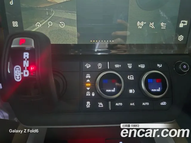 Land Rover Defender — Фото автомобиля 16