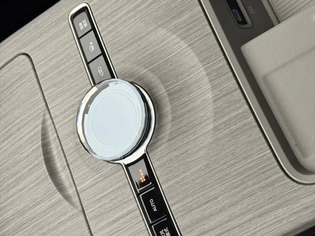 Geely Galaxy E8 — Фото автомобиля 10
