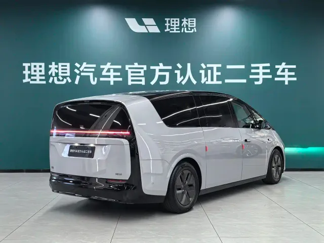 Li Auto MEGA — Фото автомобиля 15