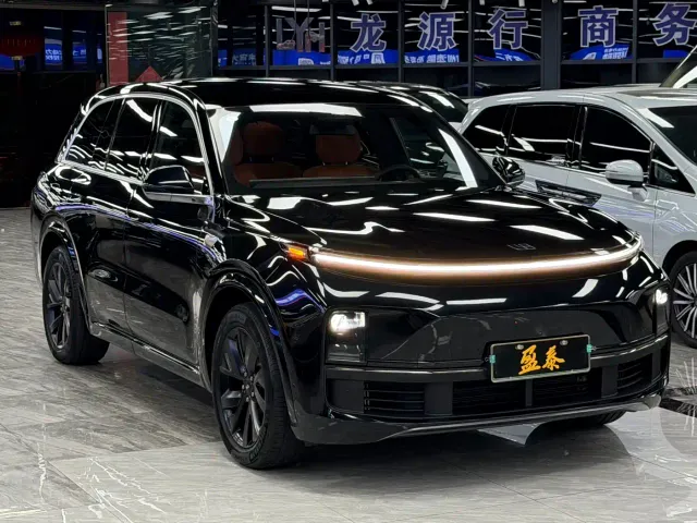 Li Auto L8 — Фото автомобиля 3