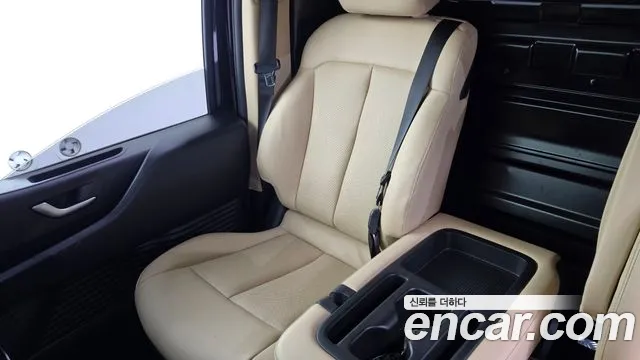 Hyundai Staria — Фото автомобиля 24
