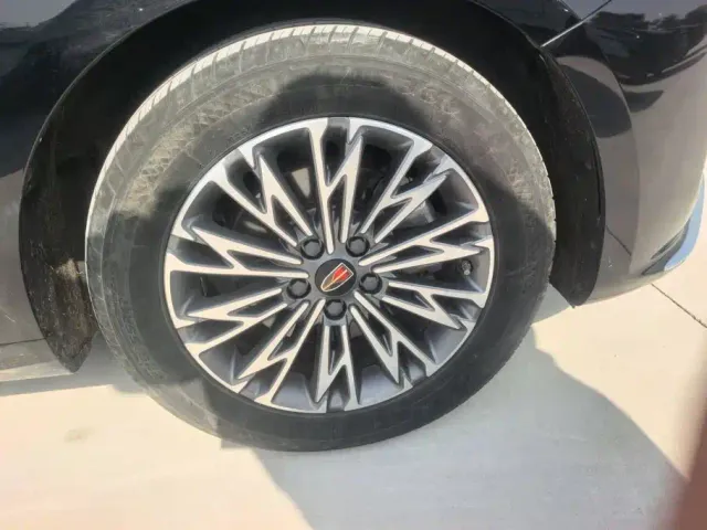 Hongqi H5 — Фото автомобиля 6
