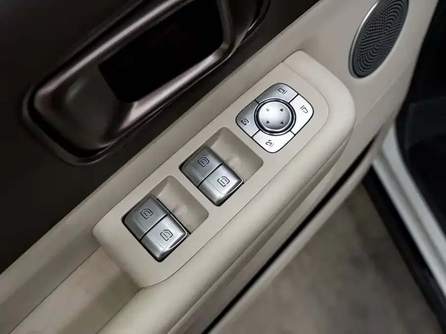 Li Auto Li Auto MEGA 2024 Ultra — Фото автомобиля 26
