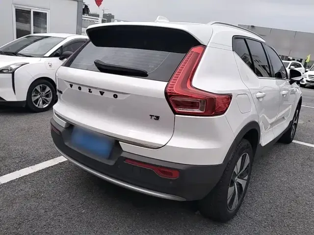 Volvo XC40 — Фото автомобиля 6