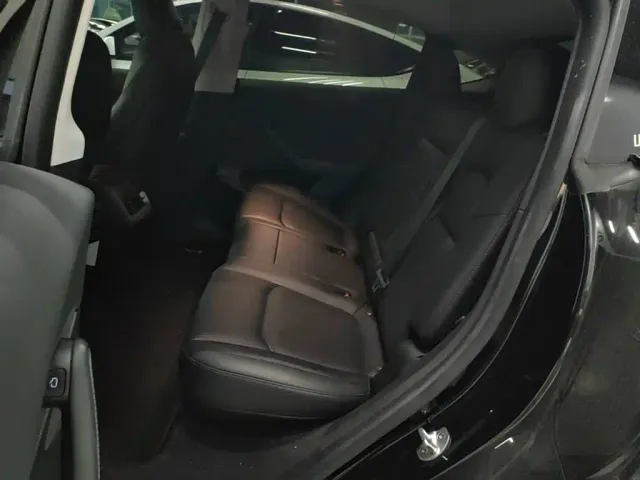 Tesla Model Y — Фото автомобиля 16