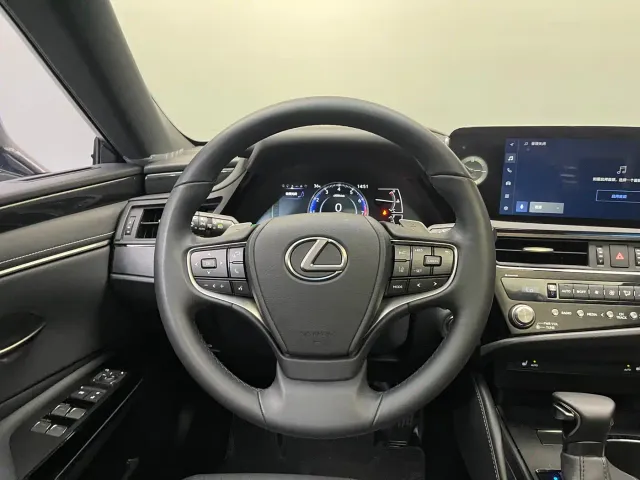 Lexus ES — Фото автомобиля 30