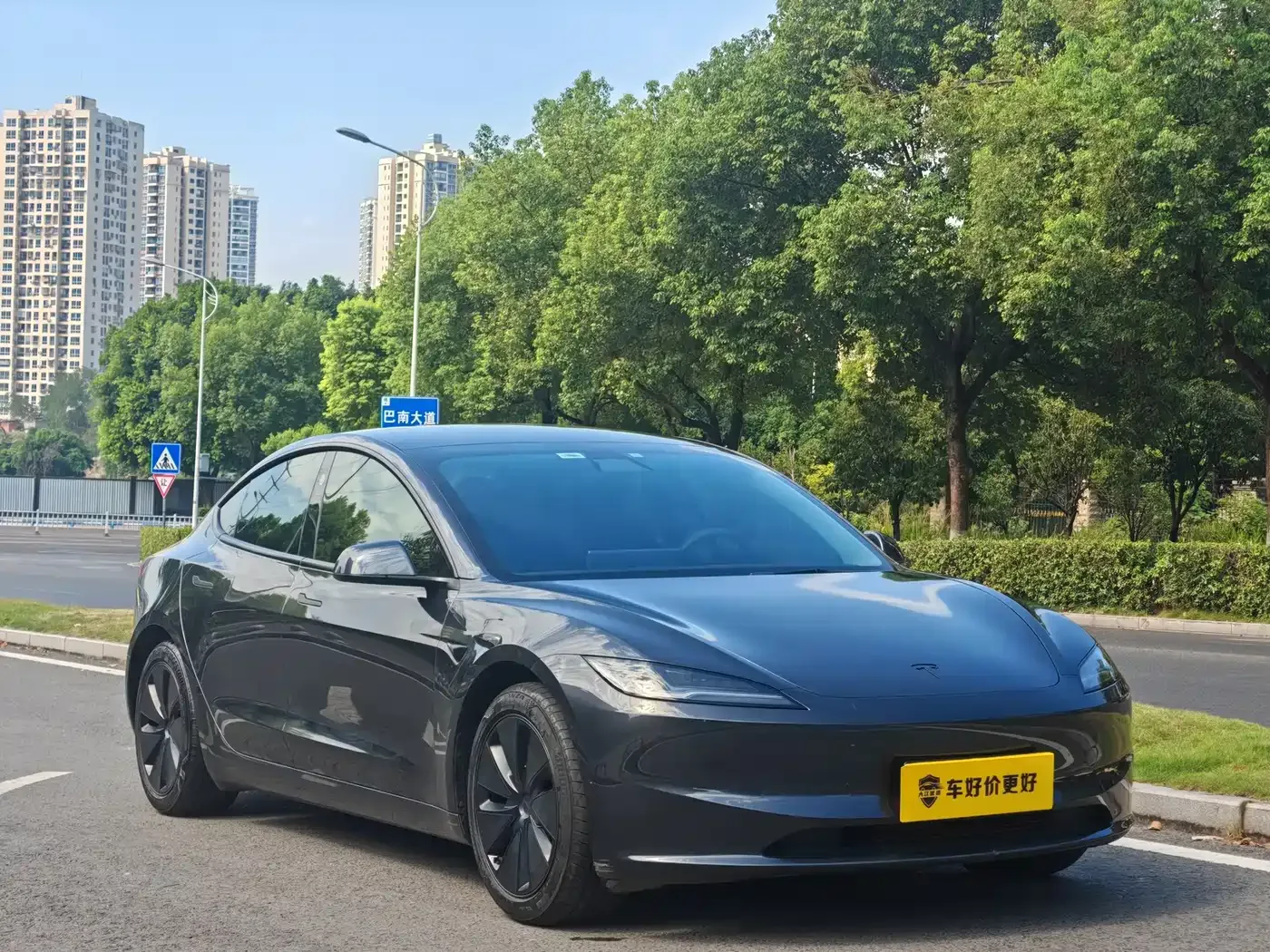 Tesla Model 3 2025 Model Rear-Wheel Drive Edition — Фото автомобиля 2