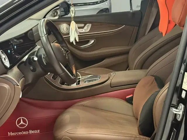 Mercedes-Benz E-Class — Фото автомобиля 4