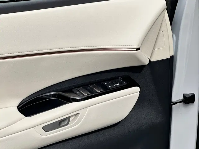 Lexus LM — Фото автомобиля 28