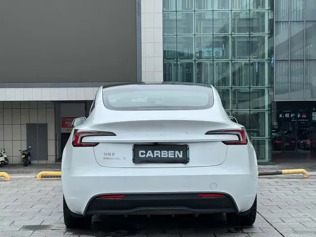 Tesla Model 3 — Фото автомобиля 8