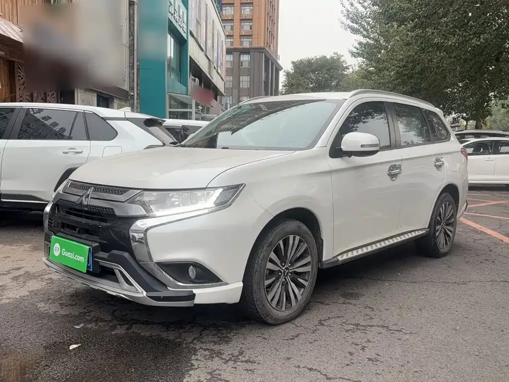 Mitsubishi Outlander 2021 2.0L 2WD Smooth Ride Version 5-Seater — Фото автомобиля 6