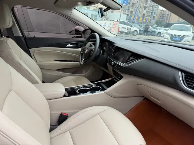 Buick Regal — Фото автомобиля 6