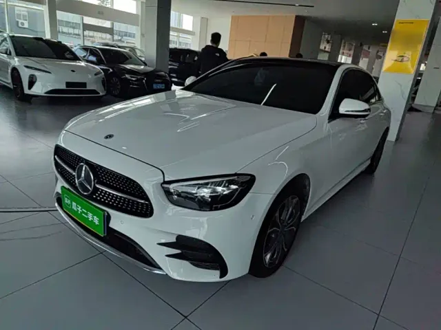 Фотография автомобиля — Mercedes-Benz E-Class