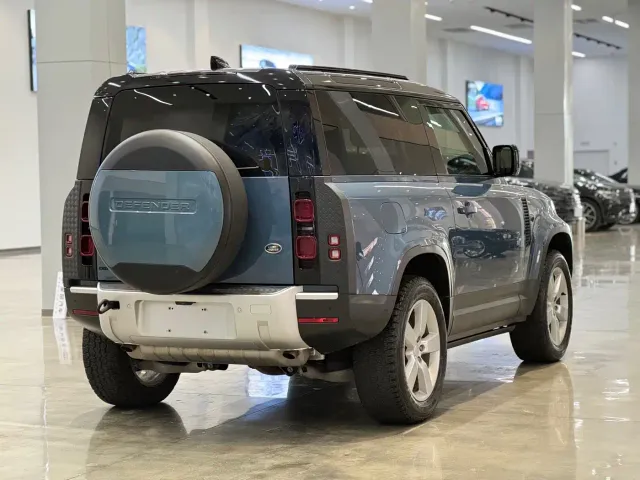 Land Rover Defender — Фото автомобиля 4