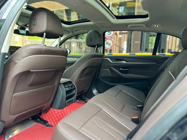 BMW 5 Series — Фото автомобиля 13