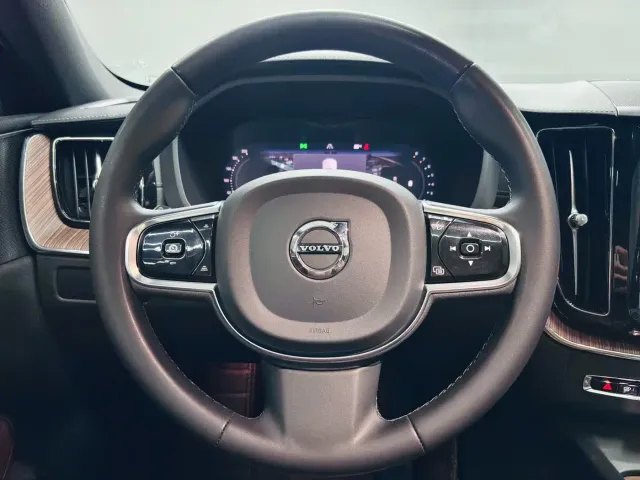 Volvo XC60 — Фото автомобиля 12