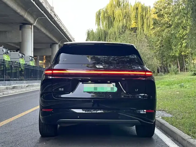 Li Auto L7 — Фото автомобиля 5