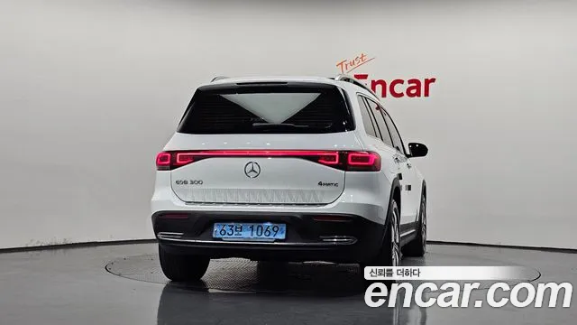 Mercedes-Benz EQB — Фото автомобиля 4