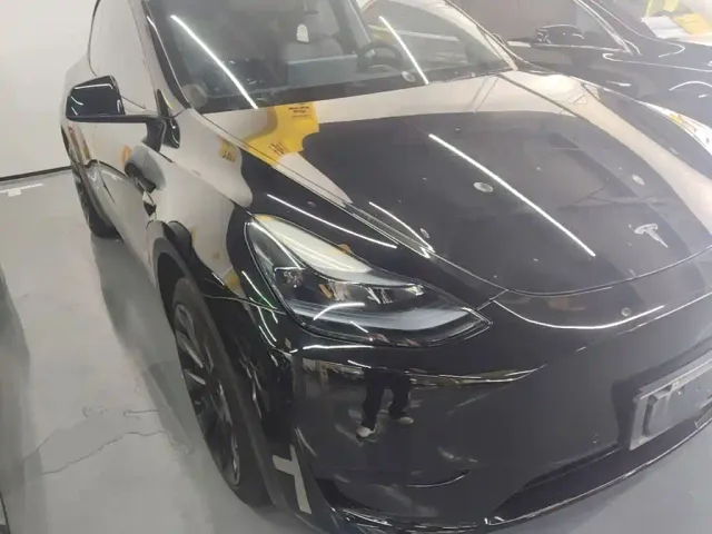 Tesla Model Y — Фото автомобиля 3