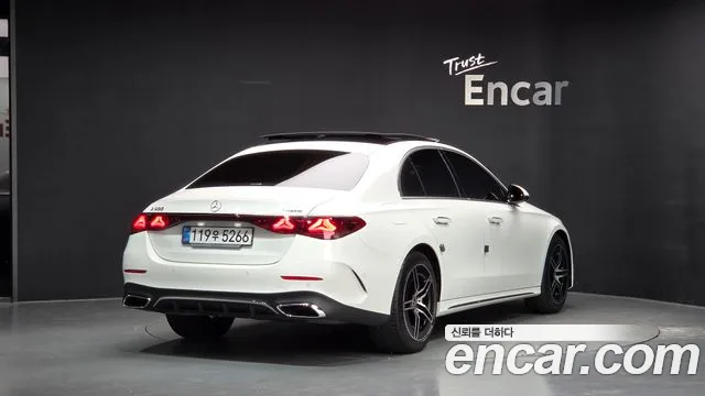 Mercedes-Benz E-Class — Фото автомобиля 2